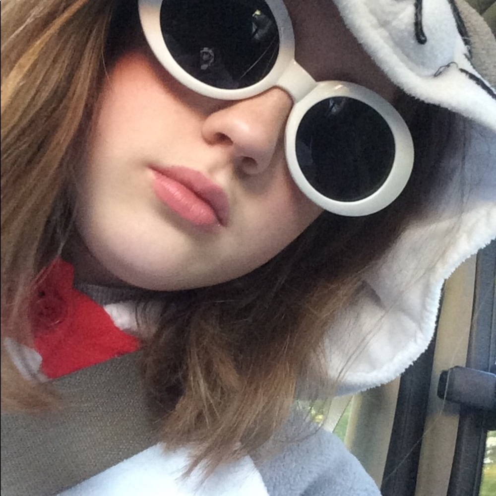 Meet your Posher, Lainy